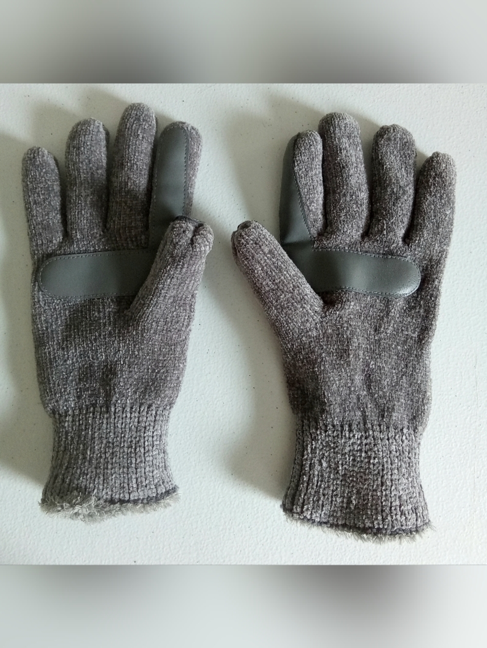 Isotoner Womens Chenille SmarTouch Gloves Touchscreen Knit Faux Fur Warm Ski
